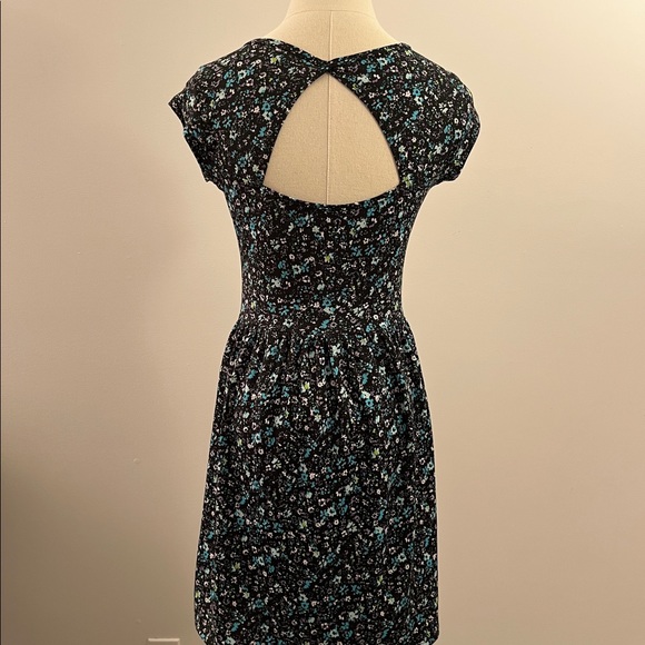 Floral Print Dress - Picture 7 of 7